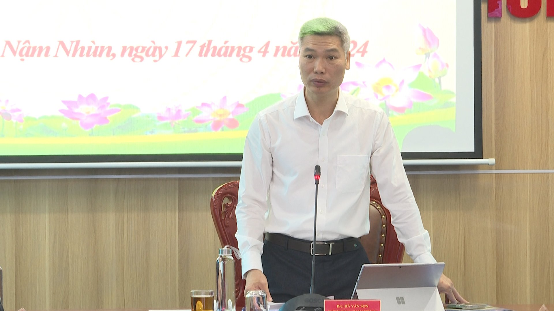 Đồng chí Hà Văn Sơn kết luận phiên họp.